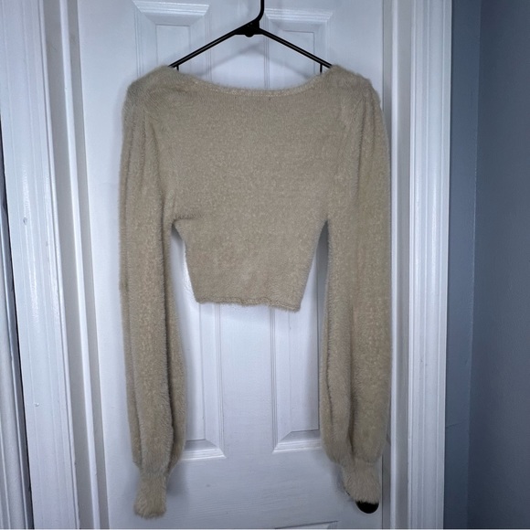 Forever 21 Long Sleeve Fuzzy Crop Top with Scrunch Front | Size M - Picture 4 of 6
